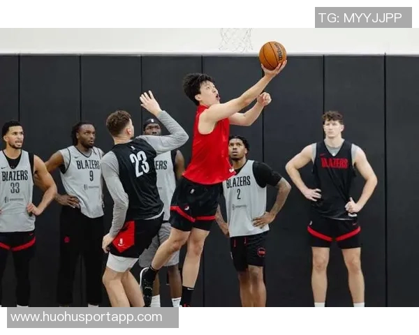 里斯称赞杨瀚森努力学习与刻苦训练期待他未来表现更加出色